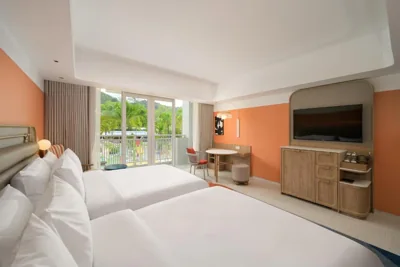 Deluxe-Zimmer mit Poolblick und zwei Doppelbetten — Centara Karon Resort Phuket