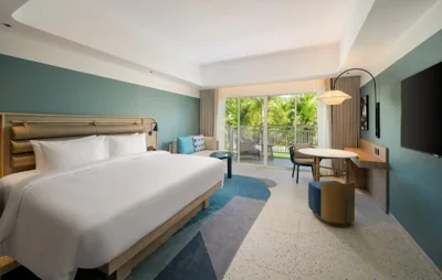 Premium-Deluxe-Zimmer mit Poolblick und King-Size-Bett — Centara Karon Resort Phuket