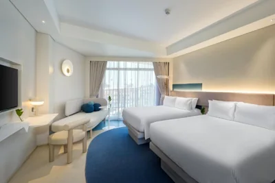 Superior-Zimmer mit Meerblick und Twin-Betten — Centara Karon Resort Phuket